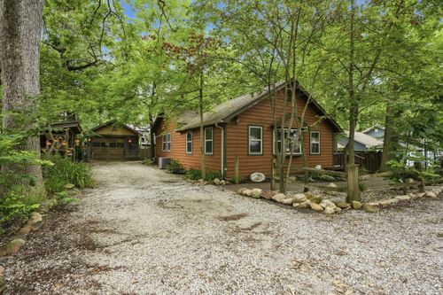 1307 Redwing Rd, Valparaiso, IN, 46383 | Card Image