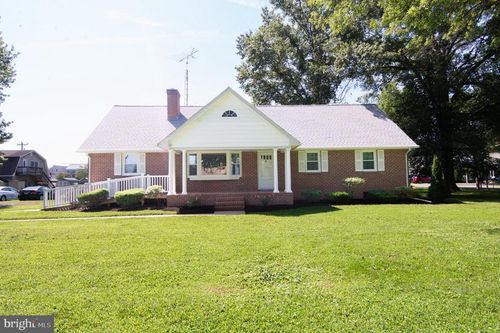 8 W Liberty St, RIDGELY, MD, 21660-2011 | Card Image
