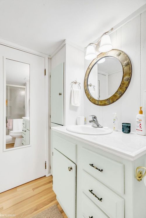 5718 Lakeshore Rd N, Palms, MI, 48465-9626 | Card Image