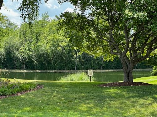 122 Kilchurn Ln, Inverness, IL, 60067-8010 | Card Image