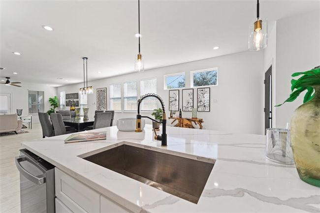9023 Comal St, House other with 3 bedrooms, 3 bathrooms and 1 parking in Houston TX | Image 12