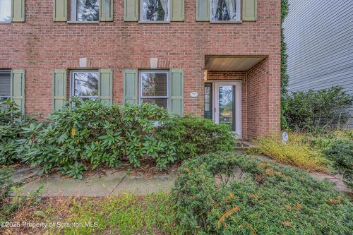 560 N Webster Ave, Scranton, PA, 18510-2215 | Card Image