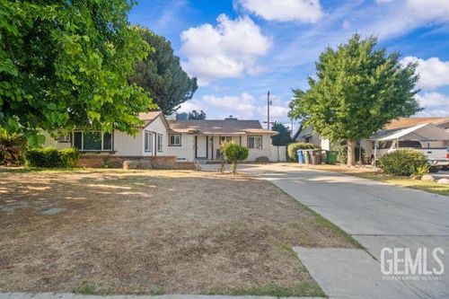 4424 Bloomquist Drive, Bakersfield, CA, 93309 | Card Image