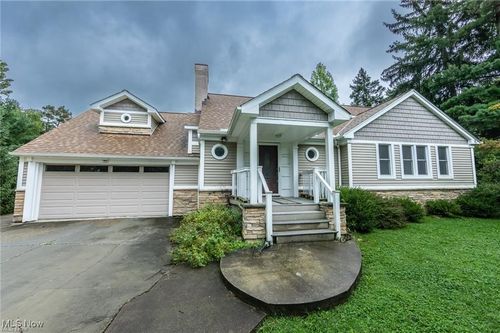 9423 Highland Dr, Brecksville, OH, 44141-2727 | Card Image