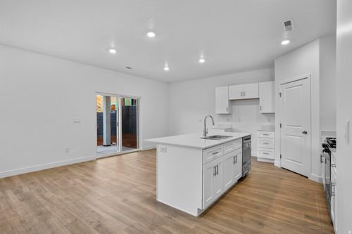 1886 S Queens Garden Dr, Washington, UT, 84780 | Card Image