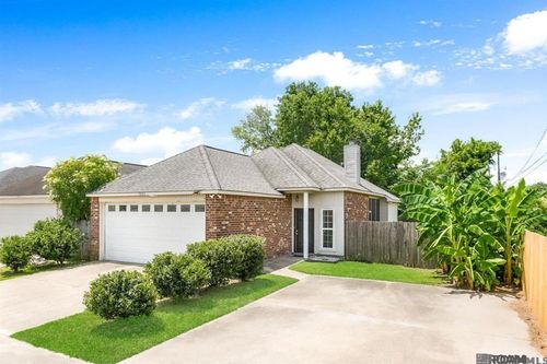 9231 Pecan Tree Dr, Baton Rouge, LA, 70810-0701 | Card Image