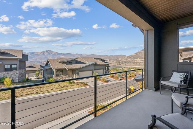 363 E Overlook Loop, Condo with 3 bedrooms, 4 bathrooms and null parking in Hideout UT | Image 28