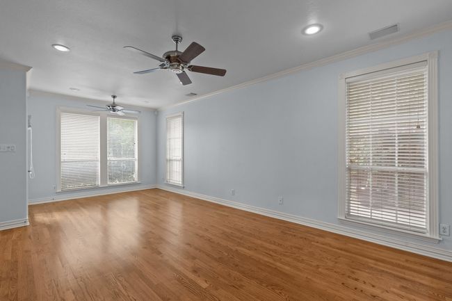 Large primary suite with direct egress to back patio | Image 17