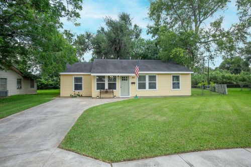 55 Elm Ct, Lake Jackson, TX, 77566-5407 | Card Image