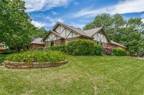 2831 Creekwood Ct, Grapevine, TX, 76051-5656 | Card Image