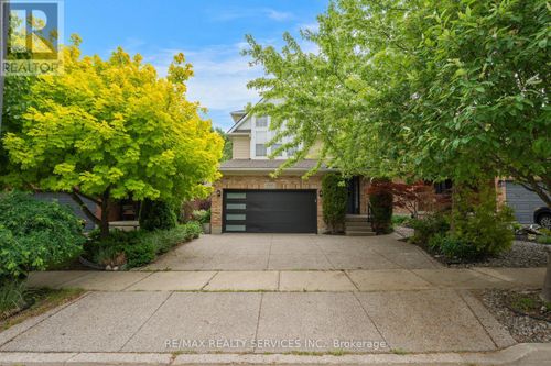 444 Lausanne Cres, Waterloo, ON, N2T2X4 | Card Image