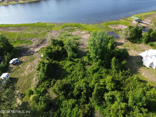880 Lake Shore Ter, INTERLACHEN, FL, 32148-4301 | Card Image