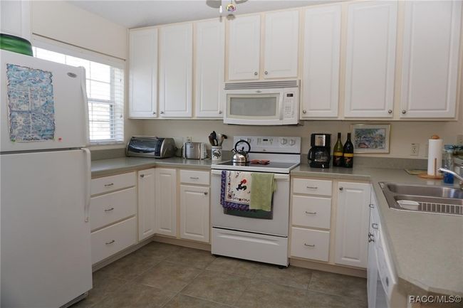 11246 W Freshwater Path, Condo with 2 bedrooms, 2 bathrooms and 1 parking in CRYSTAL RIVER FL | Image 8