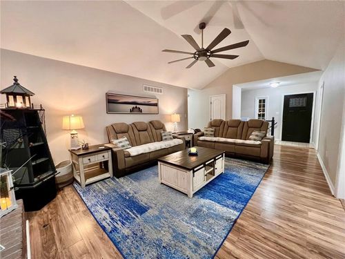 2513 Remington Ct, Blue Springs, MO, 64014-6517 | Card Image