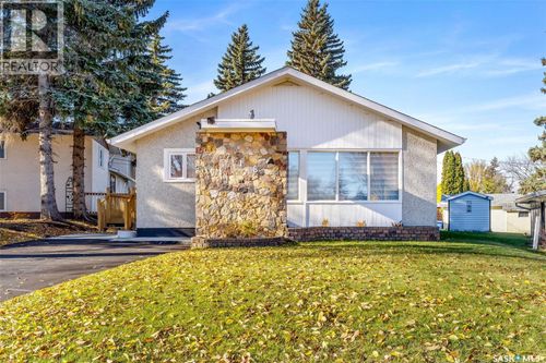 718 Cuelenaere St, Prince Albert, SK, S6V2S9 | Card Image