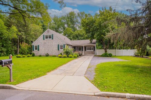11 Holland Ln, East Windsor, NJ, 08512-3003 | Card Image
