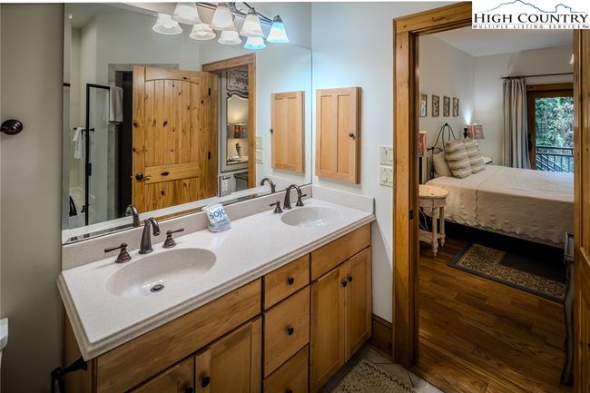 En-suite bath | Image 13