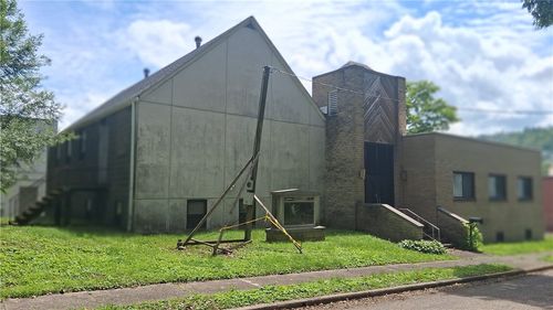 130 Walters Ln, Springdale, PA, 15144-1730 | Card Image