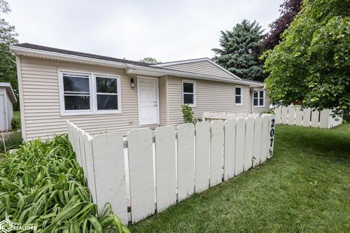 207 8th Ave S, Clear Lake, IA, 50428-2534 | Card Image