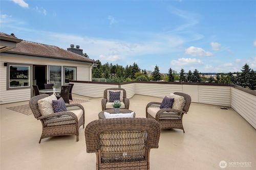 apt-701-2760 76th Ave Se, Mercer Island, WA, 98040-2771 | Card Image