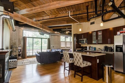 105-43 Charlton St, Everett, MA, 02149-2408 | Card Image