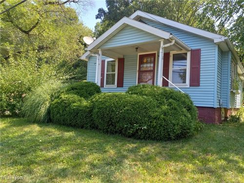 8522 Cleveland Ave Se, Magnolia, OH, 44643-9752 | Card Image