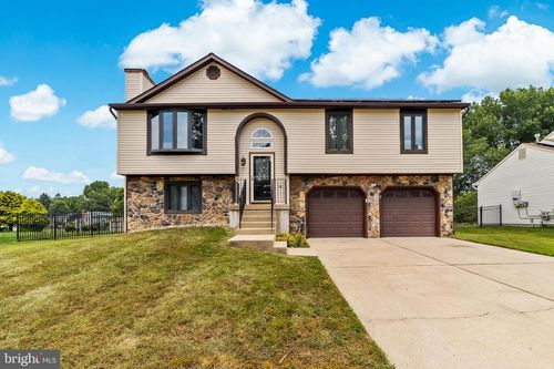 27 Parc Ridge Dr, Mount Holly, NJ, 08060-1937 | Card Image