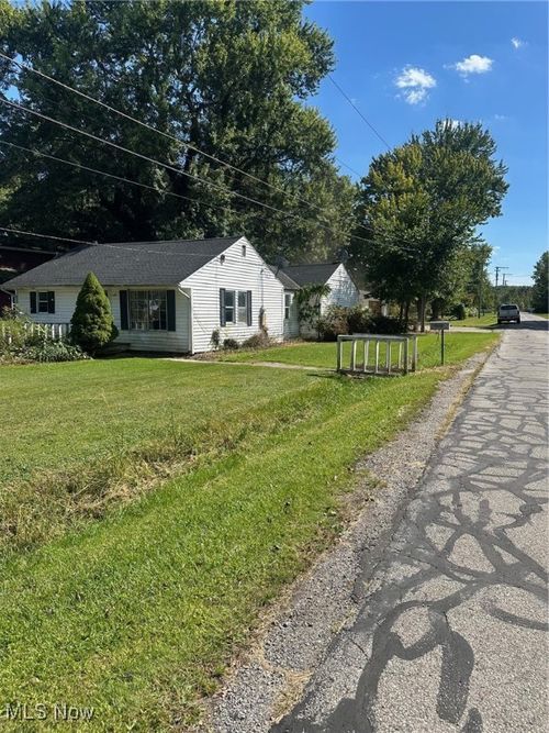 12531 Jackson Dr, Burton, OH, 44021-9761 | Card Image