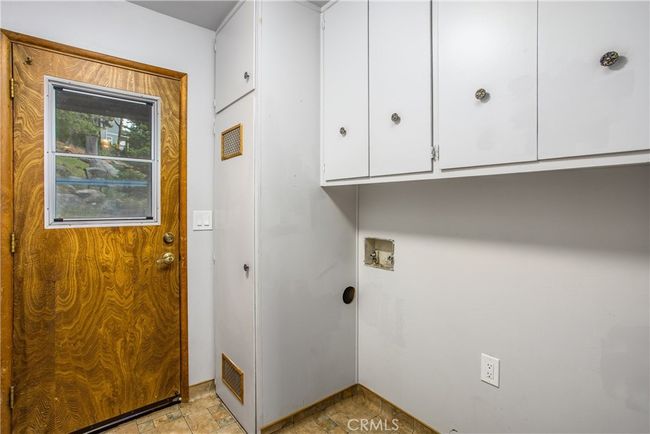 laundry room with outdoor access | Image 23
