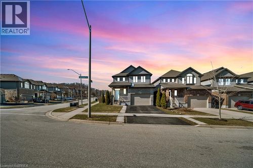 433 Twinleaf Street, Waterloo, ON, N2V0B5 | Card Image