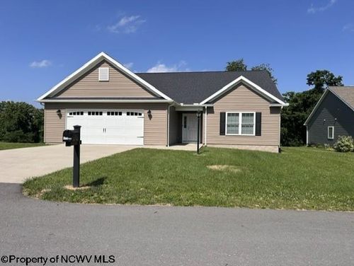 111 Charolais Cir, Fairmont, WV, 26554-9102 | Card Image