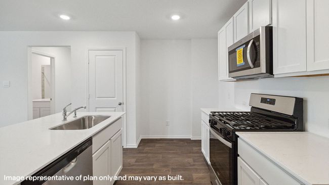 405 Wild Goose Drive, House other with 3 bedrooms, 2 bathrooms and null parking in Luling TX | Image 6