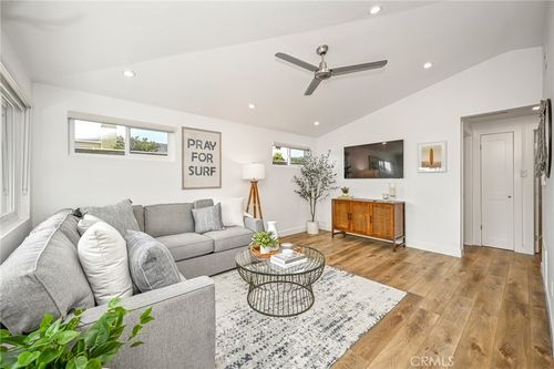 205 42nd St, Newport Beach, CA, 92663 | Card Image