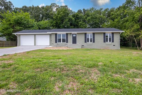 215 Stone St, Seymour, TN, 37865-5211 | Card Image
