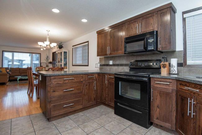 172 Vickers Close, Home with 5 bedrooms, 3 bathrooms and 2 parking in Red Deer AB | Image 9
