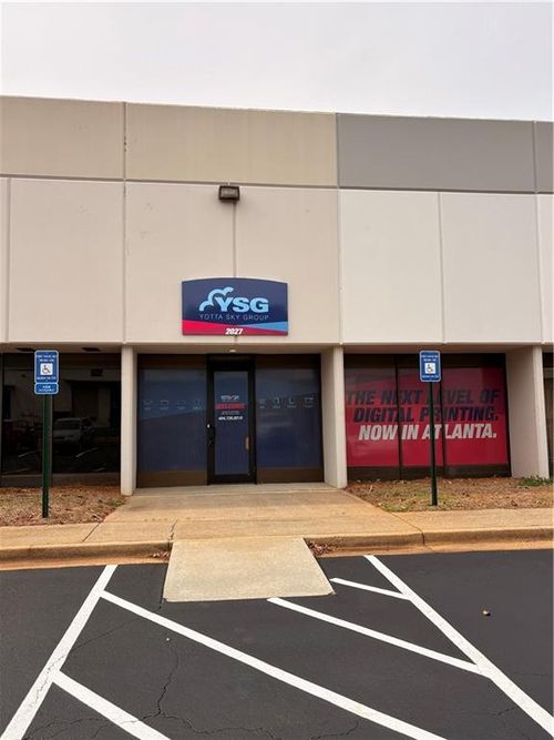 2027 Weems Rd, Tucker, GA, 30084-5208 | Card Image