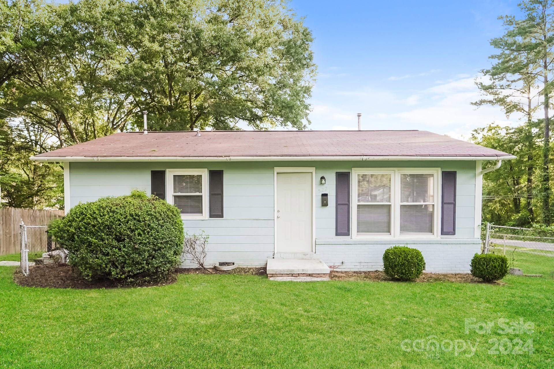 Robinson St, Dallas, NC 28034