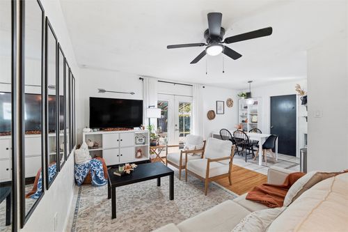 1206 Saturn Dr, Cedar Hill, TX, 75104-3214 | Card Image