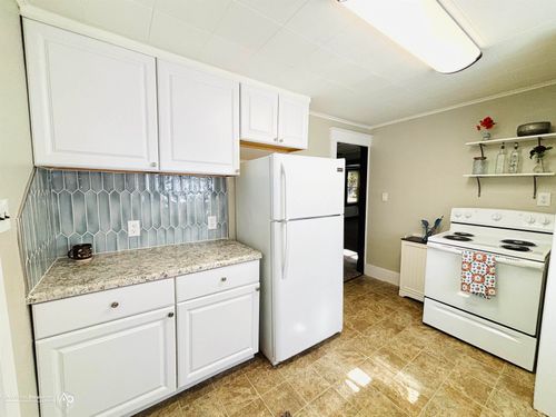 304 S State Rd, Davison, MI, 48423-1510 | Card Image