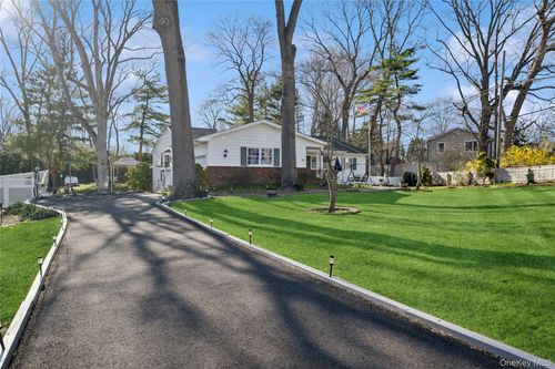 32 Derby Pl, Smithtown, NY, 11787-1328 | Card Image