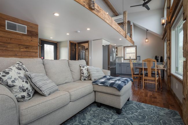 Cabin living room | Image 58