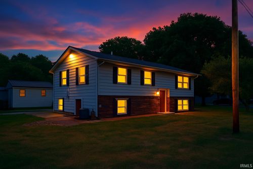 705 S Wood St, Brookston, IN, 47923-8308 | Card Image