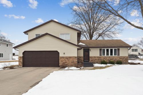 114 Parkgate Rd, Cedar Falls, IA, 50613-1963 | Card Image