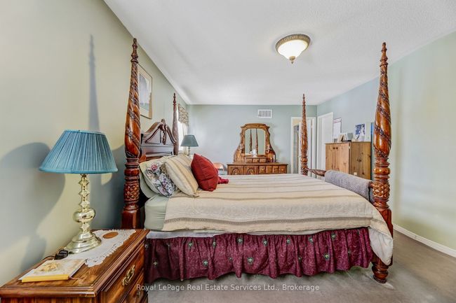 164 Dixon Dr, House other with 4 bedrooms, 3 bathrooms and 2 parking in Milton ON | Image 20
