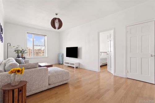 c44-45-08 40th St, Sunnyside, NY, 11104-3962 | Card Image
