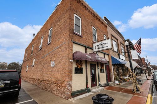 136 N Main St, Plainwell, MI, 49080-1351 | Card Image