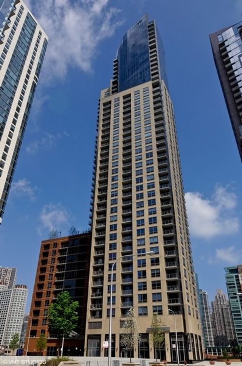 2214-420 Waterside Dr, Chicago, IL, 60601-8009 | Card Image