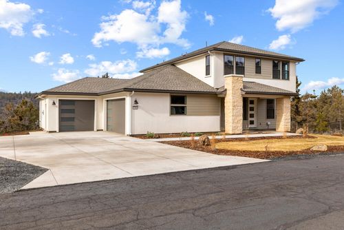 1216 Vine Maple Dr, Klamath Falls, OR, 97601-8745 | Card Image