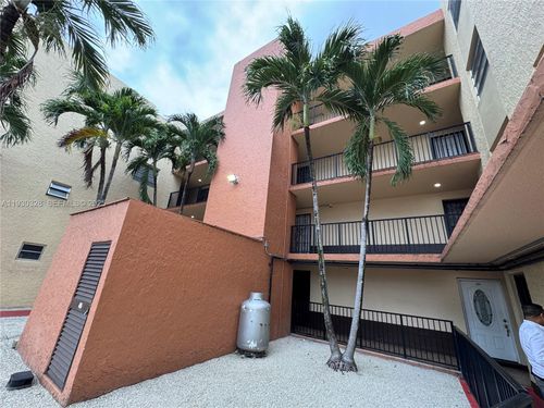 apt-212-677 Sw 9th Ave, Miami, FL, 33130-3238 | Card Image