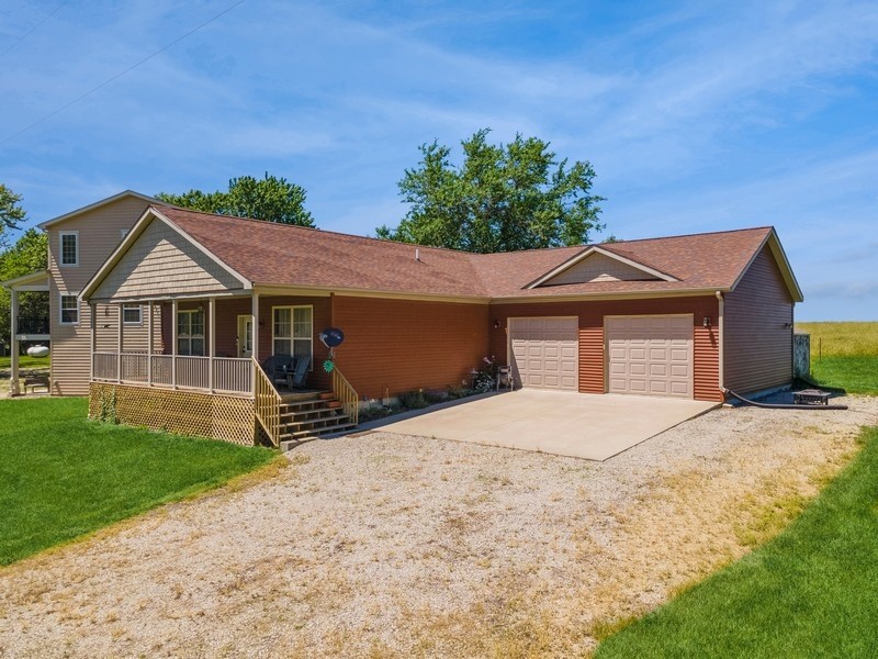 Longhorn Trl, Melrose, IA 52569